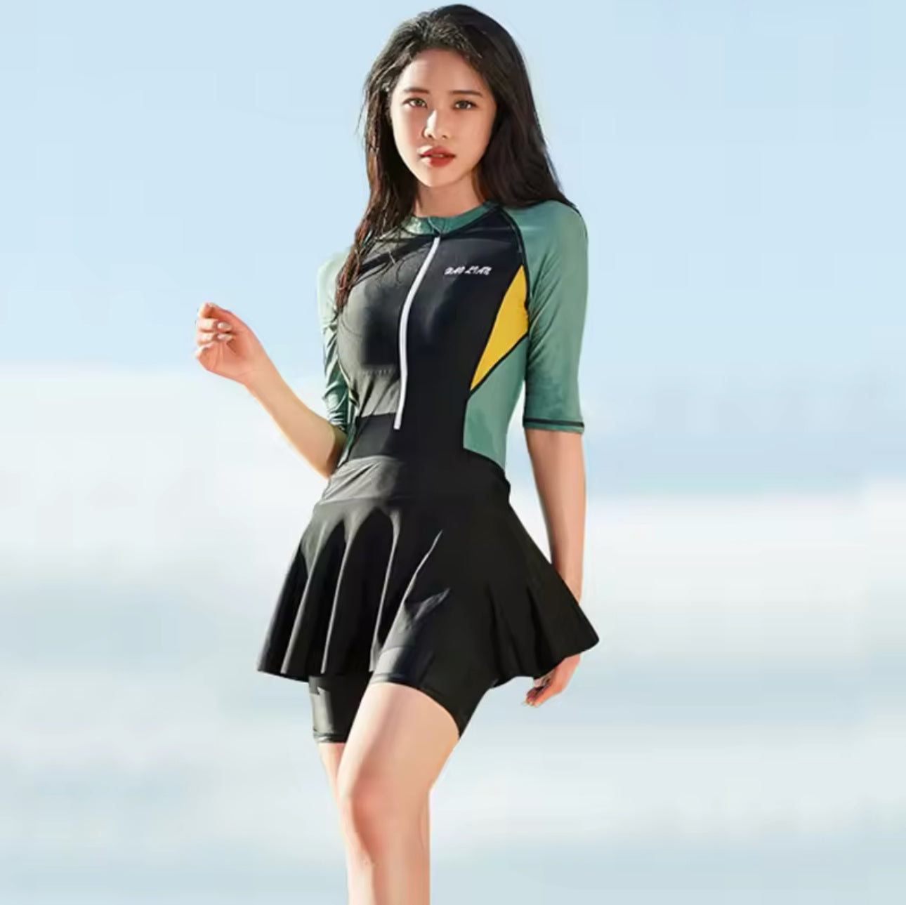 ملابس سباحة نسائية قصير